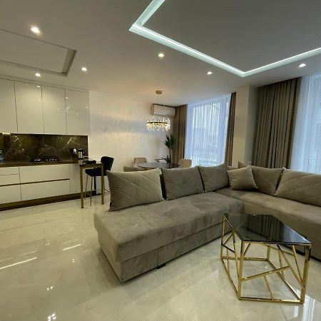 Apartments Vip Avalon Lviv Extérieur photo