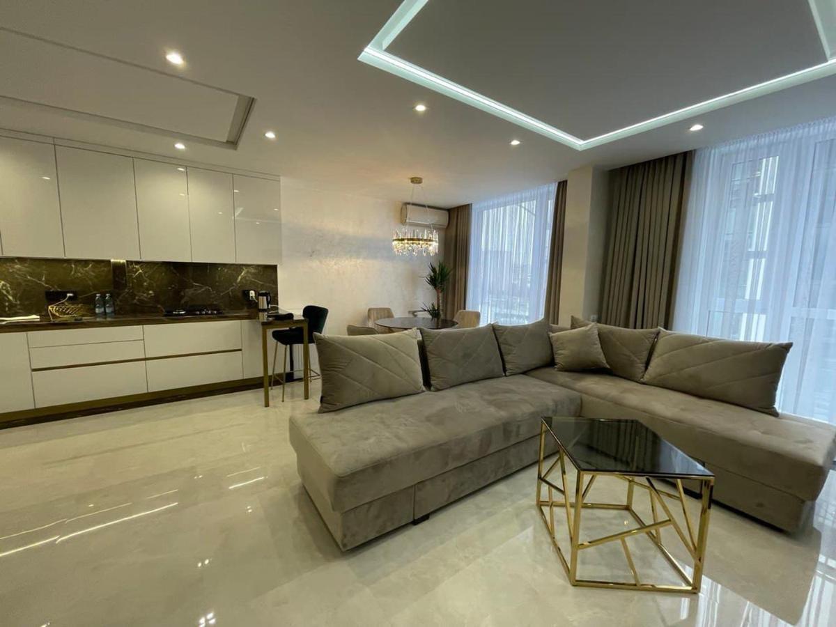 Apartments Vip Avalon Lviv Extérieur photo