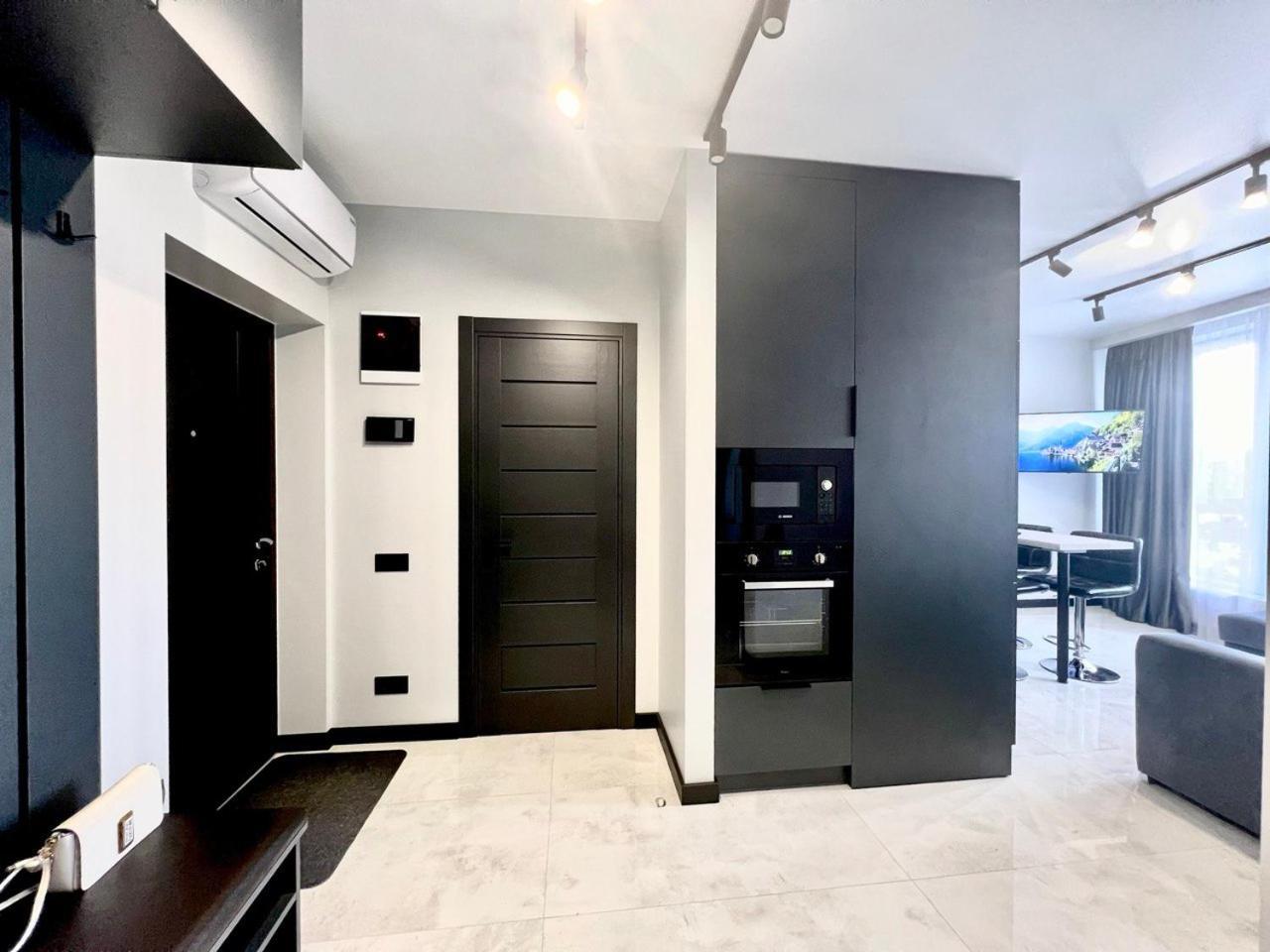 Apartments Vip Avalon Lviv Extérieur photo
