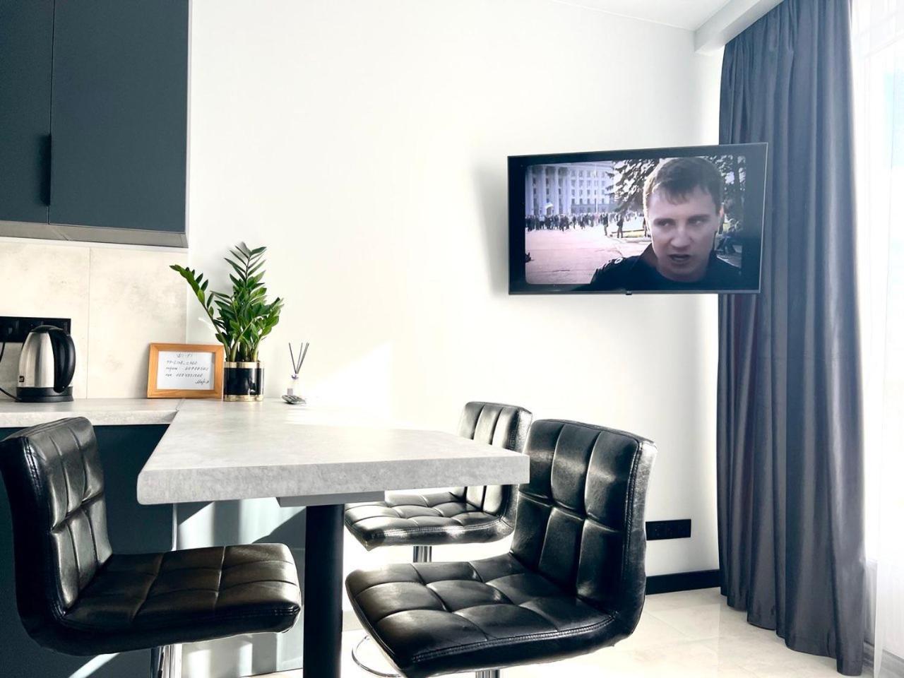 Apartments Vip Avalon Lviv Extérieur photo