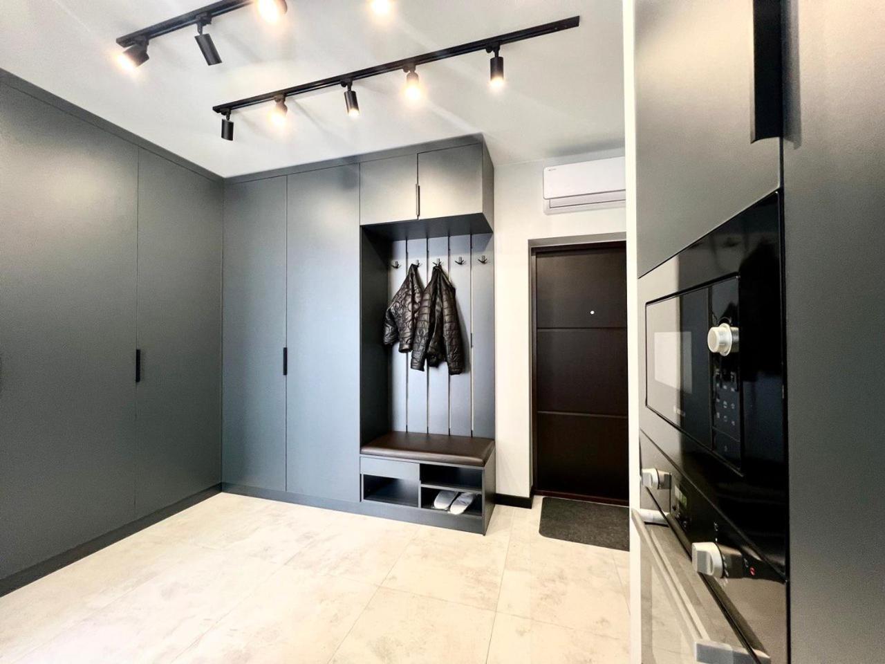 Apartments Vip Avalon Lviv Extérieur photo