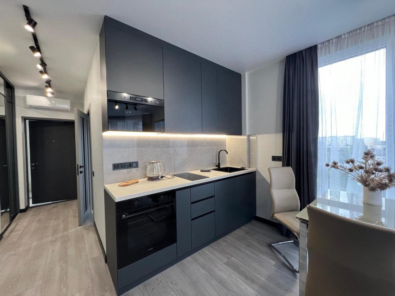 Apartments Vip Avalon Lviv Extérieur photo