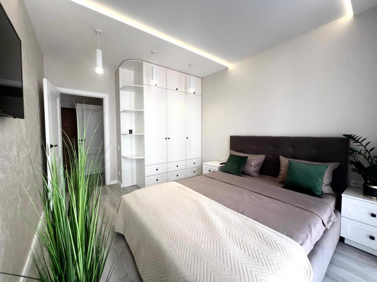 Apartments Vip Avalon Lviv Extérieur photo