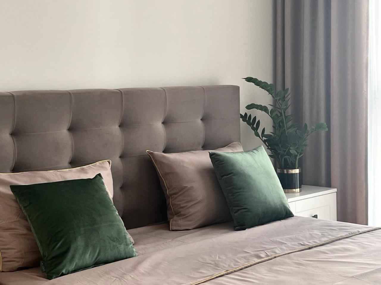 Apartments Vip Avalon Lviv Extérieur photo