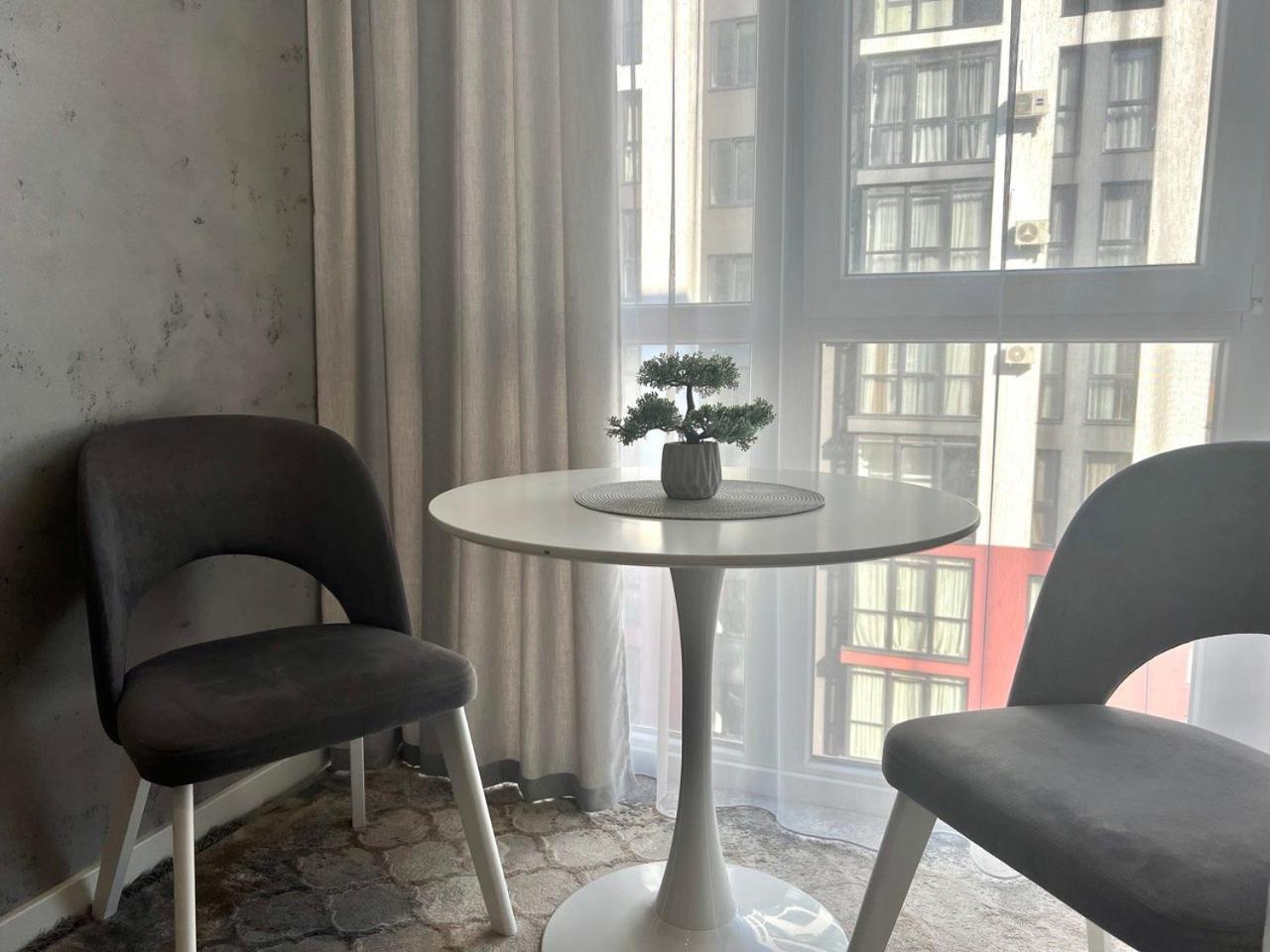 Apartments Vip Avalon Lviv Extérieur photo