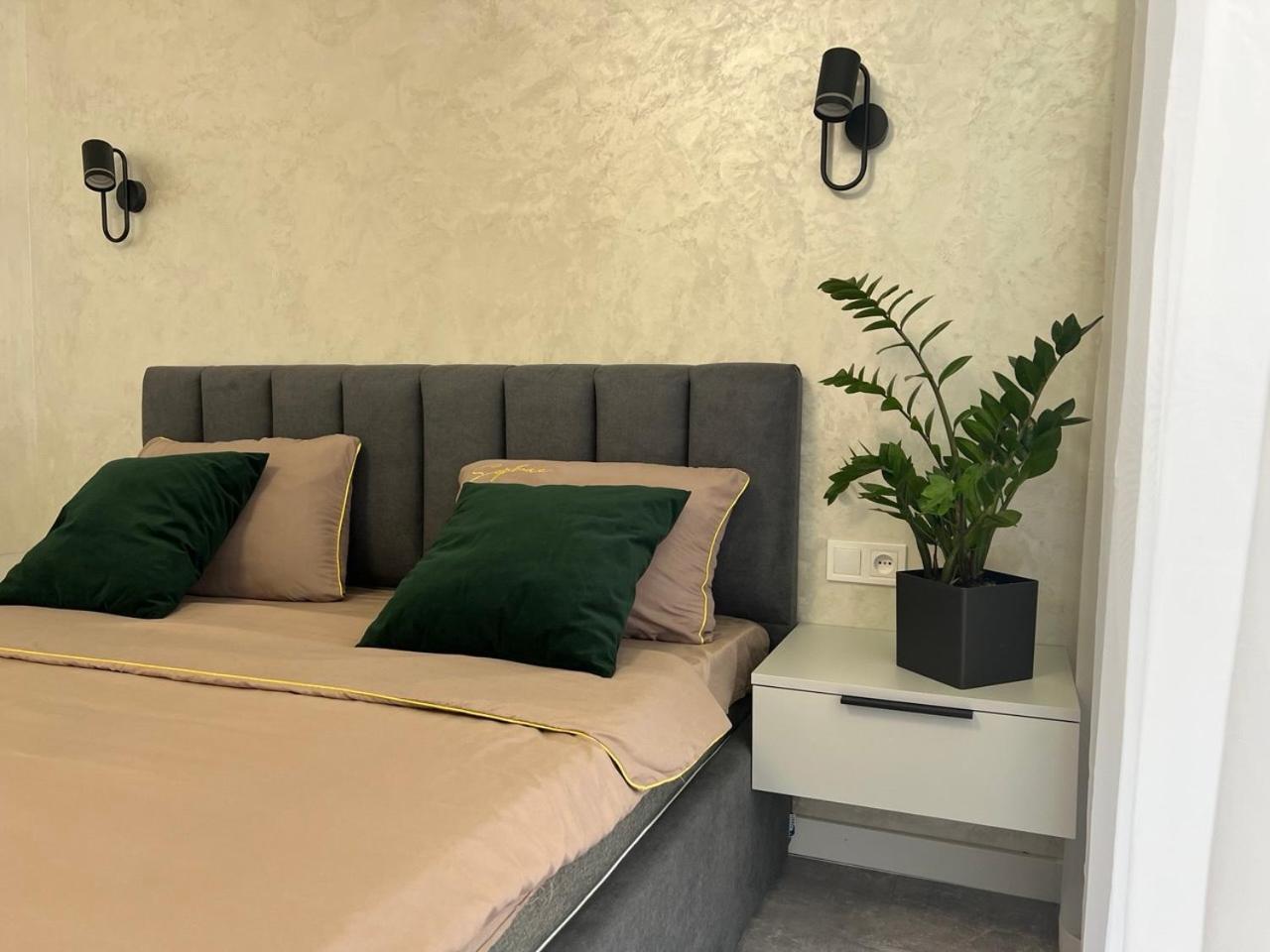 Apartments Vip Avalon Lviv Extérieur photo