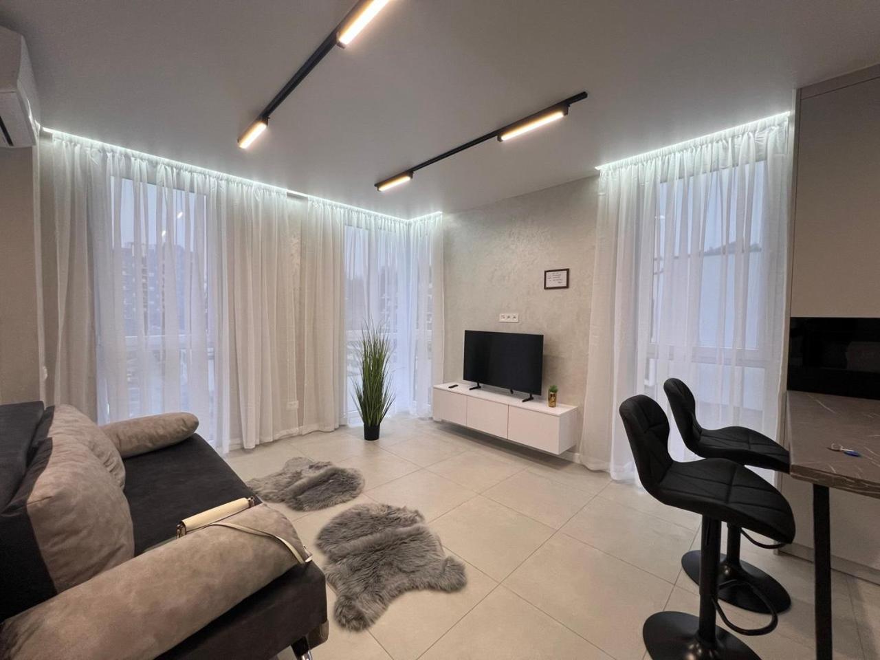 Apartments Vip Avalon Lviv Extérieur photo