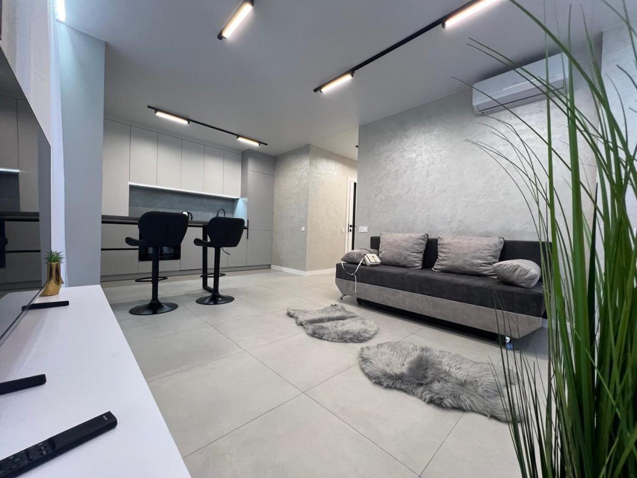 Apartments Vip Avalon Lviv Extérieur photo