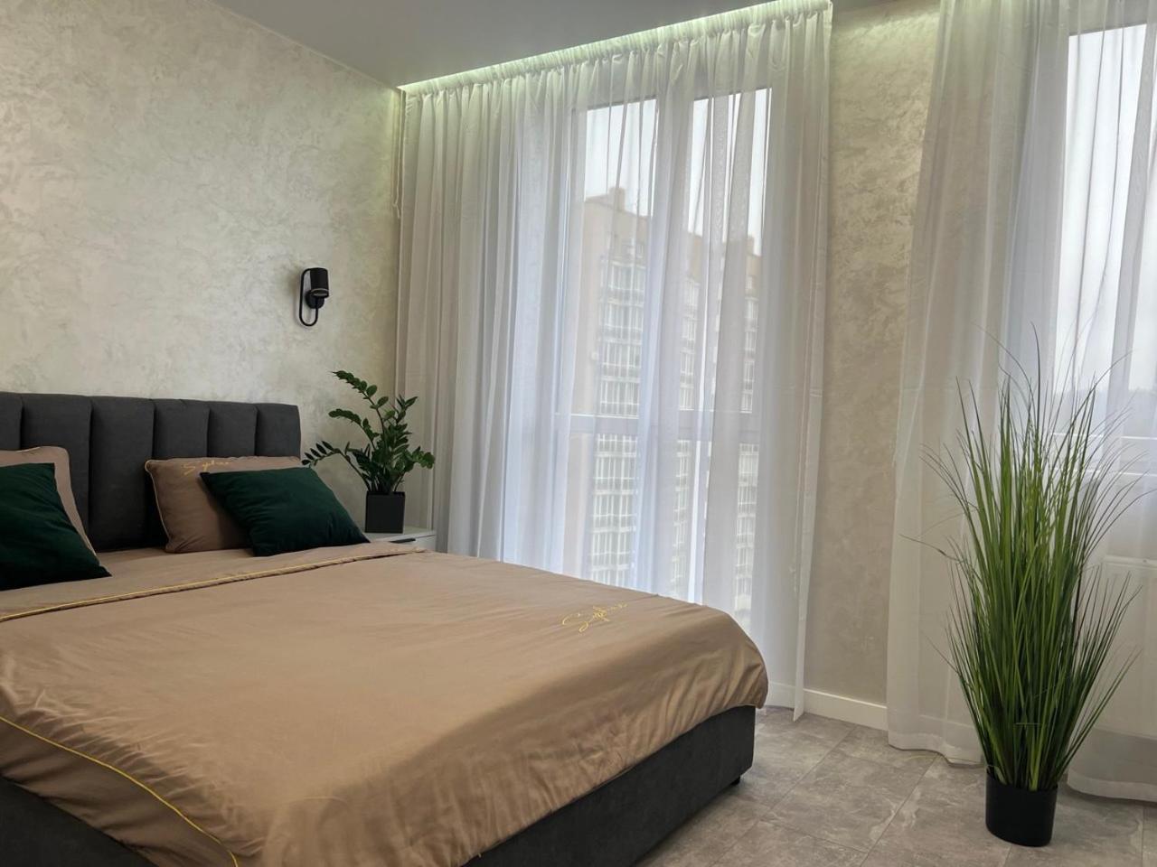 Apartments Vip Avalon Lviv Extérieur photo