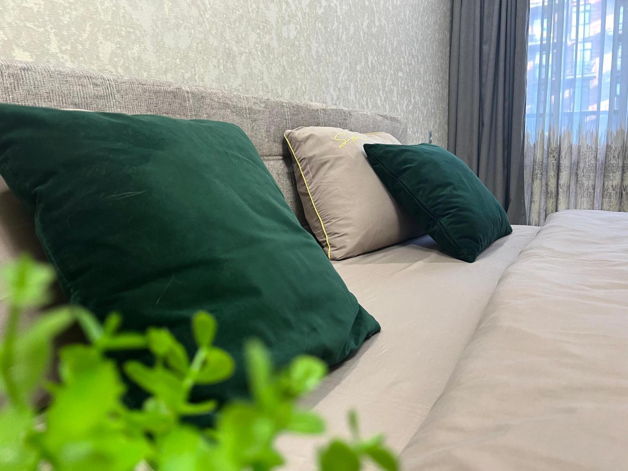 Apartments Vip Avalon Lviv Extérieur photo
